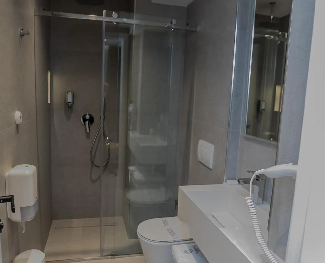 Central Inn Hotel Tirana 4*,