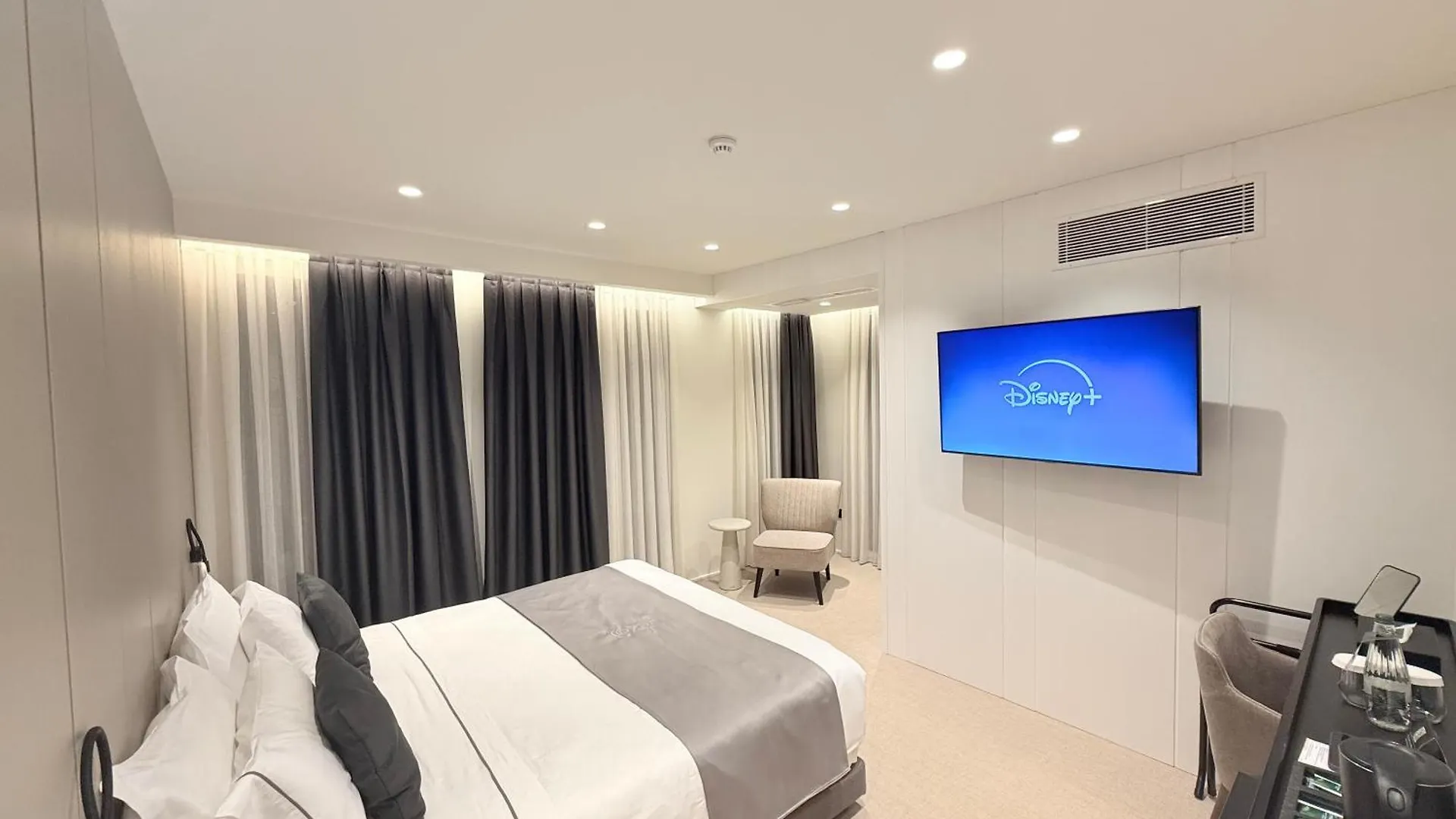 Central Inn Hotel تيرانا